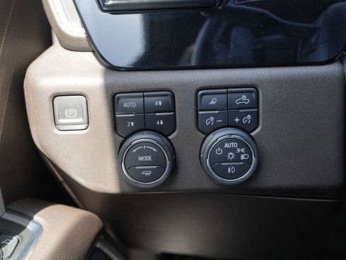 Used 2023 Chevrolet Silverado 1500 LTZ AWD/4WD image 37
