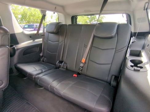 Used 2020 Cadillac Escalade ESV Luxury image 16