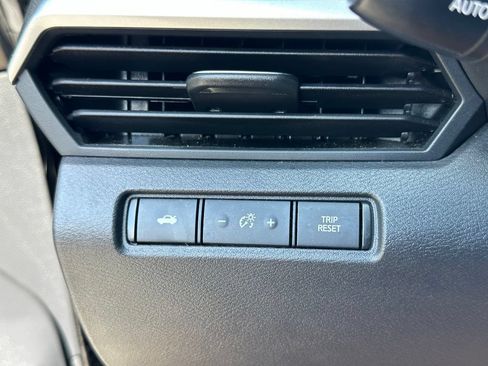 Used 2025 Nissan Altima 2.5 SV FWD image 32