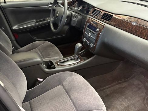 Used 2015 Chevrolet Impala LT w/ LT Sunroof Package FWD image 6