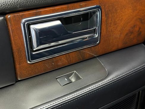 Used 2017 Lincoln Navigator L Select RWD image 21