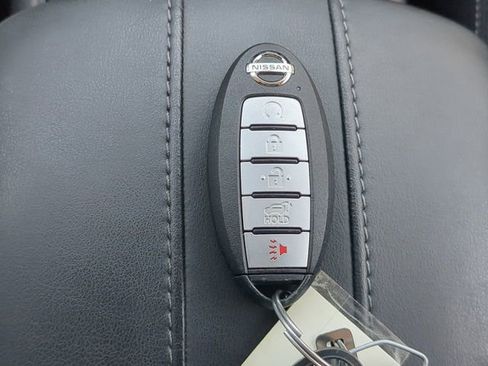 Used 2020 Nissan Rogue SV image 35