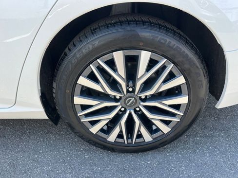 Used 2025 Nissan Altima 2.5 SV FWD image 31