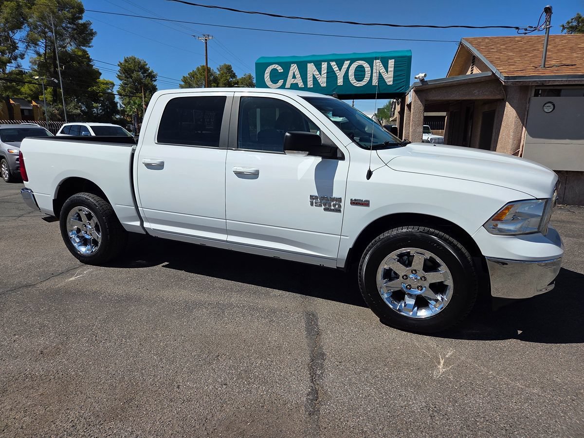 Used 2020 RAM 1500 Classic SLT w/ Luxury Group AWD/4WD image 3
