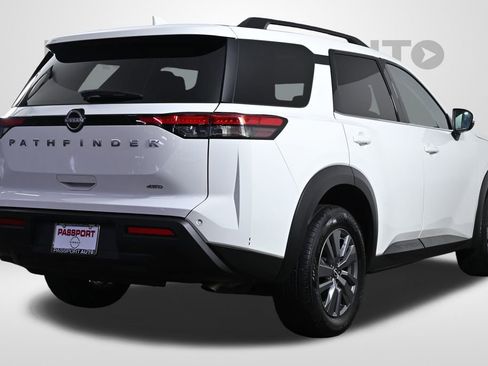 Used 2025 Nissan Pathfinder SV image 10