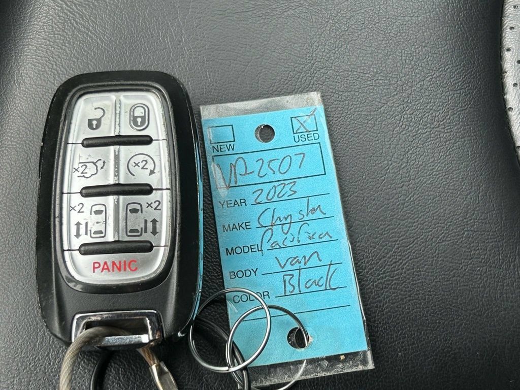 Used 2023 Chrysler Pacifica Touring-L FWD image 45