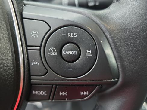 Used 2025 Toyota Corolla Cross XLE AWD/4WD image 16