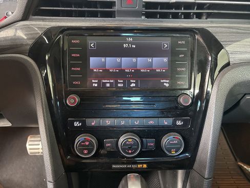 Used 2020 Volkswagen Passat 2.0T R-Line image 15