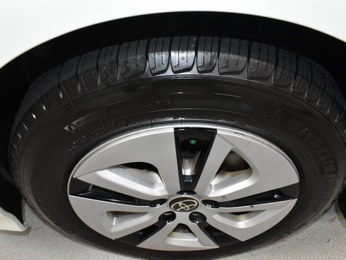 Used 2018 Toyota Prius Two image 9