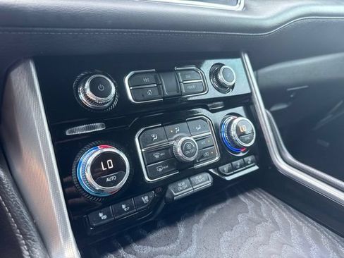 Used 2022 GMC Yukon Denali RWD image 5