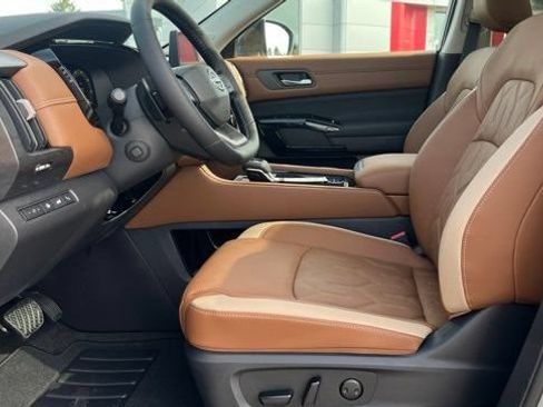New 2026 Nissan Pathfinder Platinum w/ Lighting Package AWD/4WD image 8