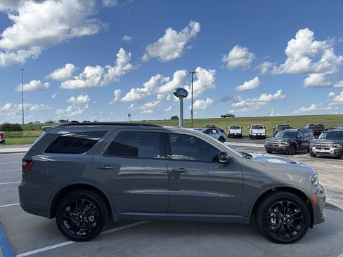 Used 2025 Dodge Durango GT AWD/4WD image 7