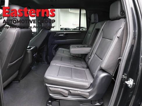 Used 2025 Chevrolet Suburban Z71 AWD/4WD image 23