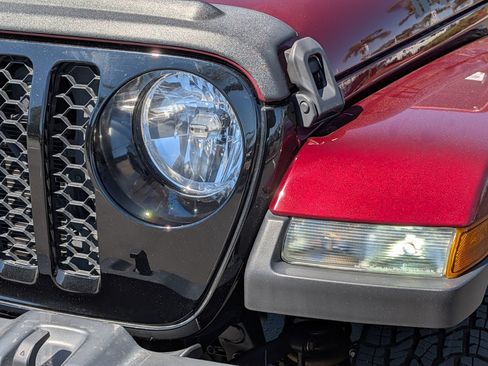 Used 2021 Jeep Gladiator Sport AWD/4WD image 5