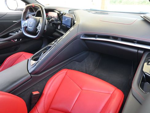 Used 2023 Chevrolet Corvette Stingray Convertible w/ 1LT image 21