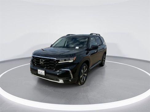 Used 2025 Honda Pilot Touring image 5