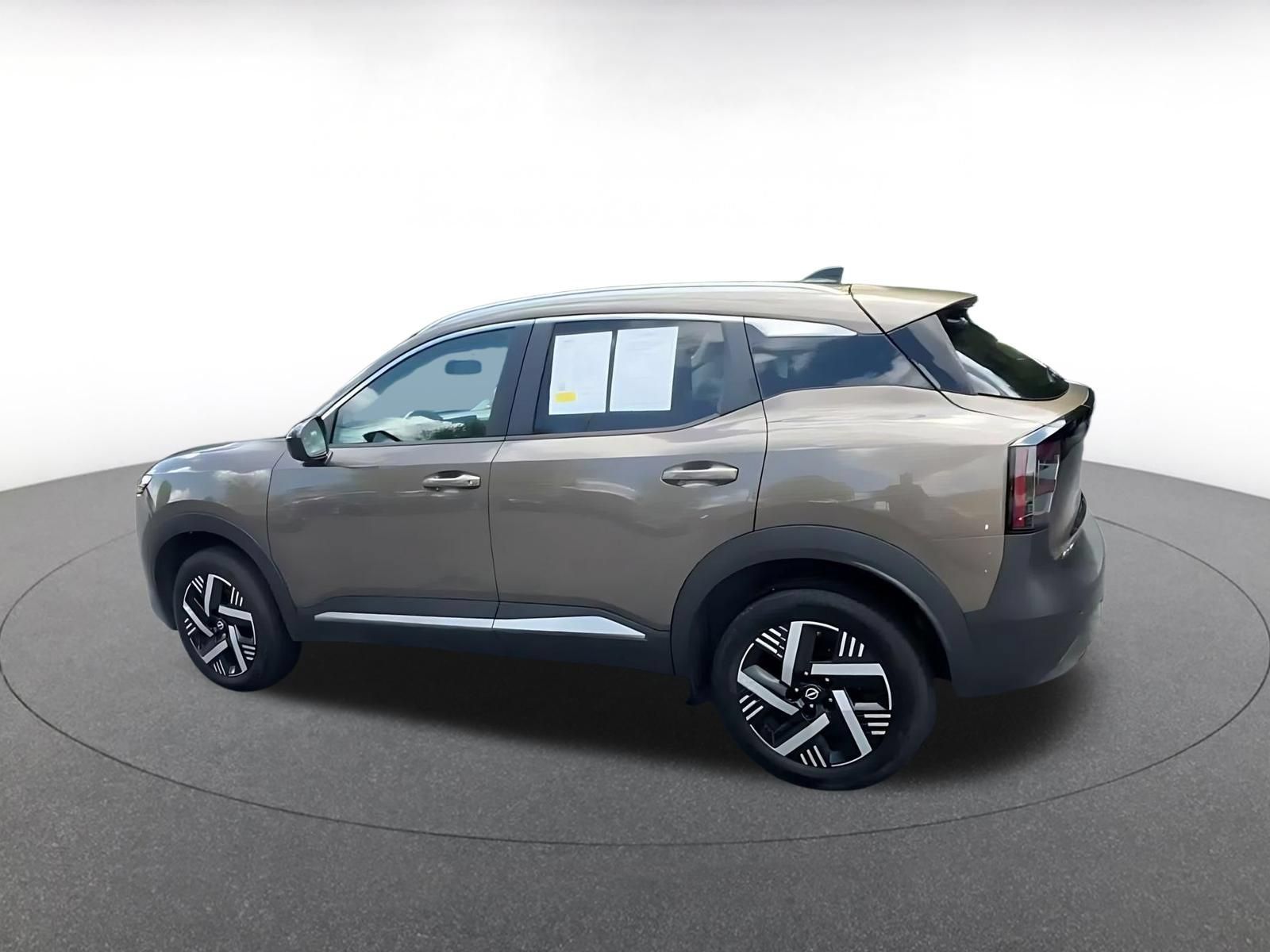 Used 2026 Nissan Kicks SV w/ Cold Weather Package FWD image 9
