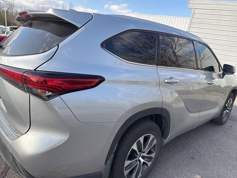 Used 2022 Toyota Highlander XLE image 12