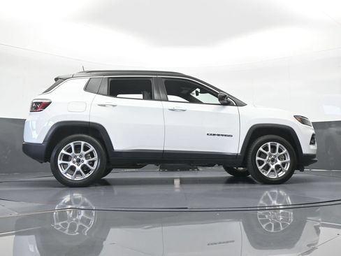 Used 2025 Jeep Compass Limited AWD/4WD image 57