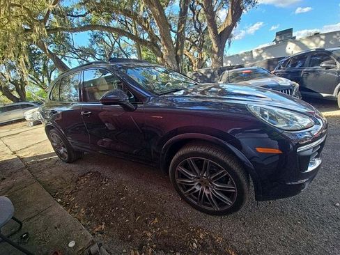 Used 2018 Porsche Cayenne Platinum Edition image 3