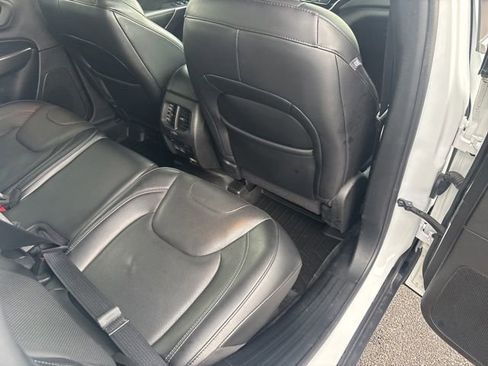 Used 2021 Jeep Cherokee Limited w/ Elite Package AWD/4WD image 25