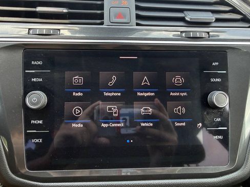 Used 2023 Volkswagen Tiguan SE FWD image 32