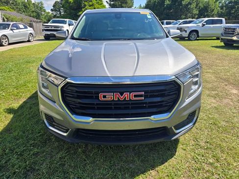 Used 2024 GMC Terrain SLE FWD image 12