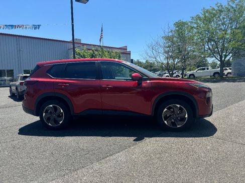 Used 2025 Nissan Rogue SV AWD/4WD image 1