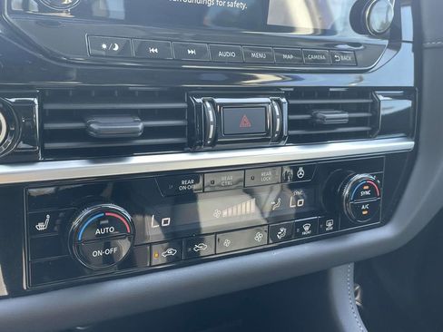 Used 2024 Nissan Pathfinder SL w/ SL Premium Package image 29