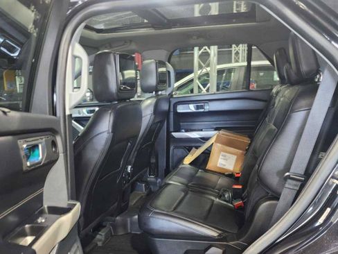 Used 2021 Ford Explorer Limited w/ Equipment Group 301A AWD/4WD image 3