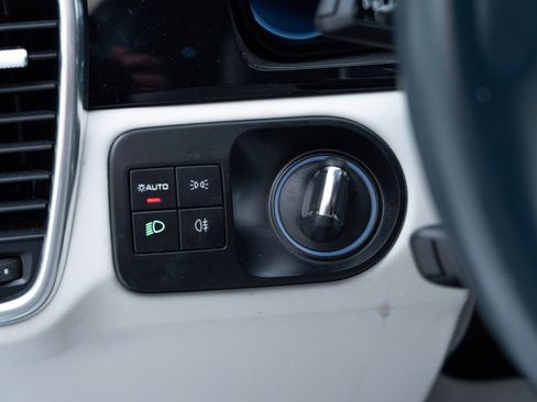 Used 2022 Porsche Cayenne E-Hybrid image 29