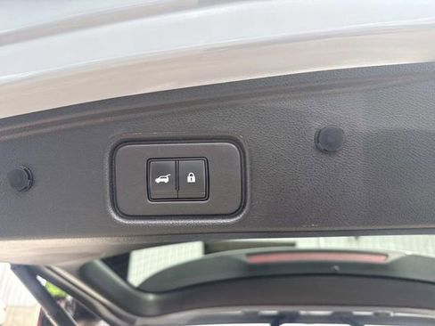 Used 2024 Nissan Pathfinder Platinum w/ Cargo Package AWD/4WD image 9