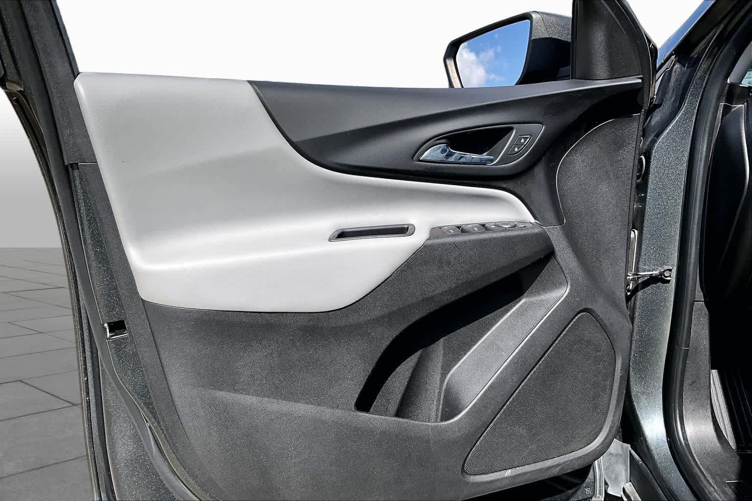 Used 2020 Chevrolet Equinox LS FWD image 19