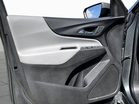 Used 2020 Chevrolet Equinox LS FWD image 19