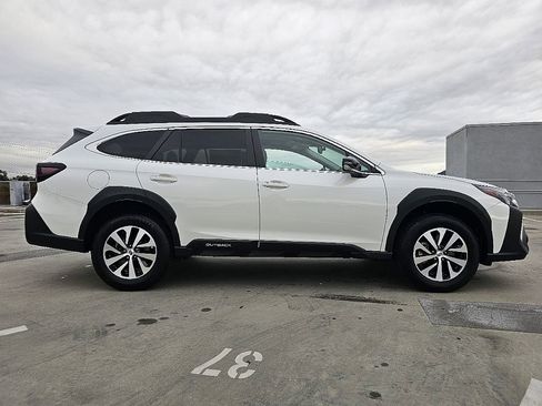 Used 2025 Subaru Outback Premium image 10