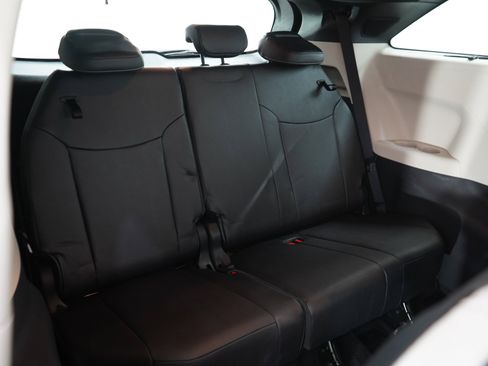 Used 2025 Toyota Sienna Platinum AWD/4WD image 15