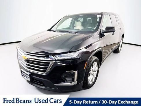 Used 2023 Chevrolet Traverse LS image 3