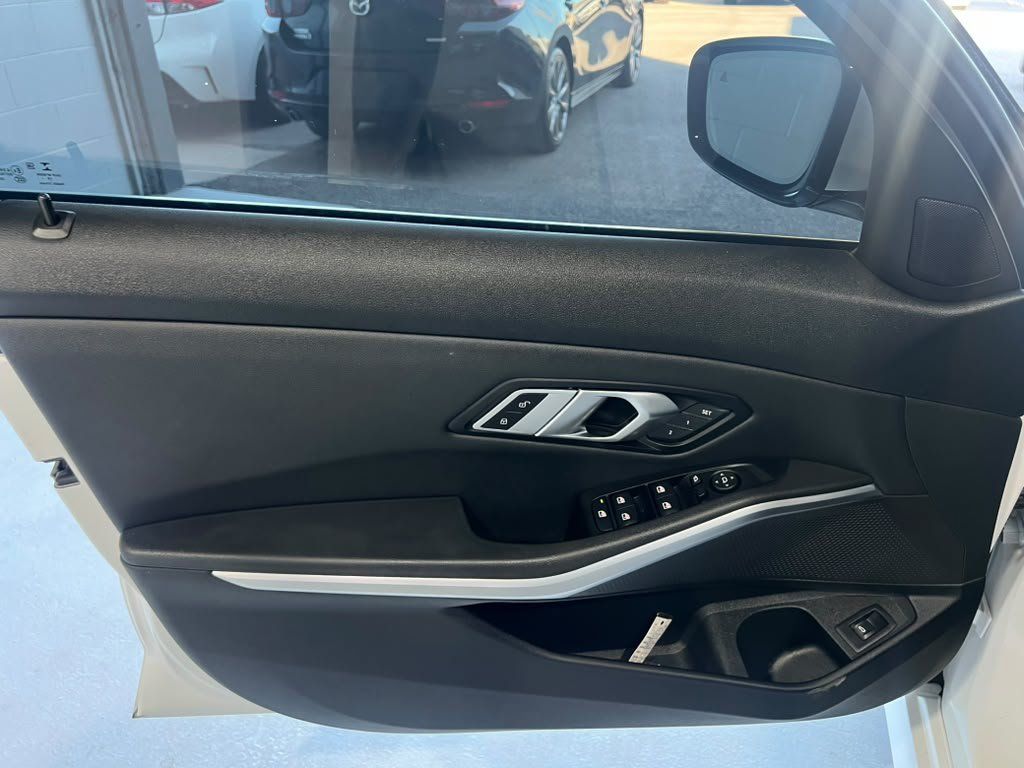 Used 2019 BMW 330i Sedan w/ Convenience Package RWD image 16