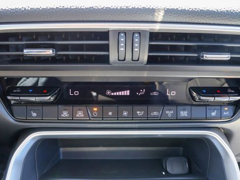 Used 2025 MAZDA CX-70 Plug-In Hybrid w/ Premium Pkg image 26