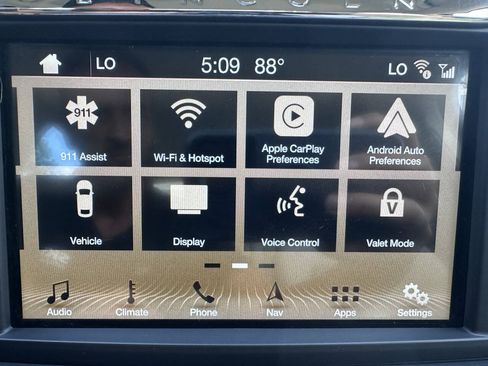 Used 2018 Lincoln Continental Select w/ Continental Climate Package FWD image 25