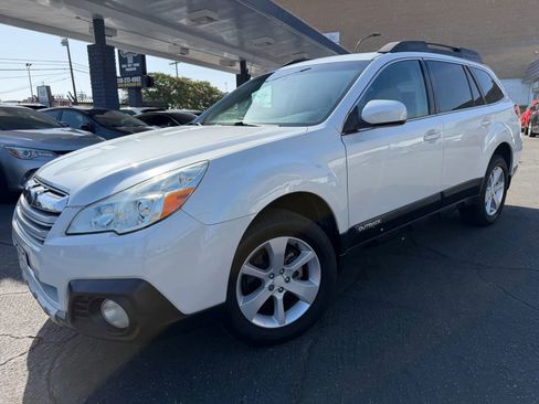 Used 2014 Subaru Outback 2.5i Premium AWD/4WD image 6