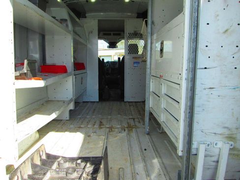 Used 2017 Ford Transit 250 148 Medium Roof RWD image 9