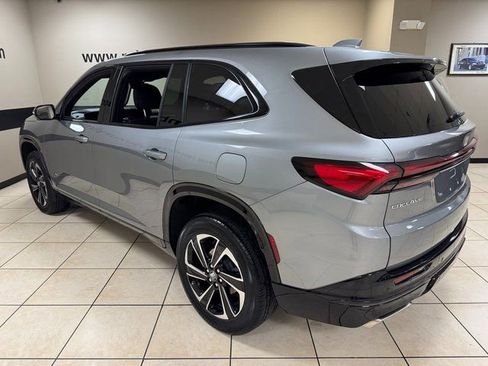 Used 2025 Buick Enclave Sport Touring image 4