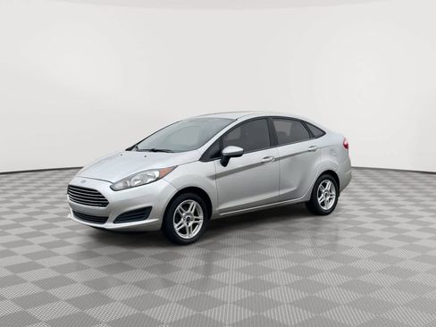 Used 2017 Ford Fiesta SE image 4