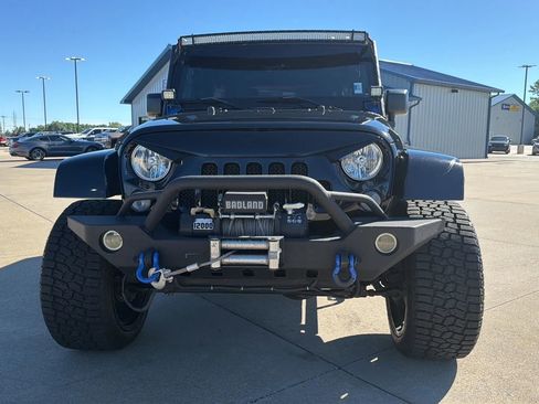 Used 2016 Jeep Wrangler Unlimited Sahara w/ Connectivity Group AWD/4WD image 33