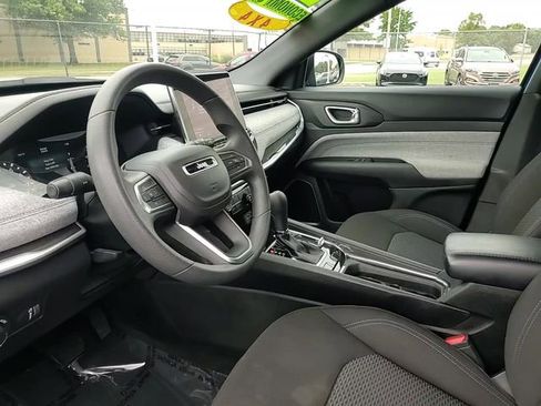 Used 2023 Jeep Compass Sport image 9