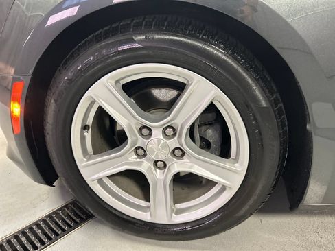 Used 2017 Chevrolet Camaro LT w/ Technology Package RWD image 9