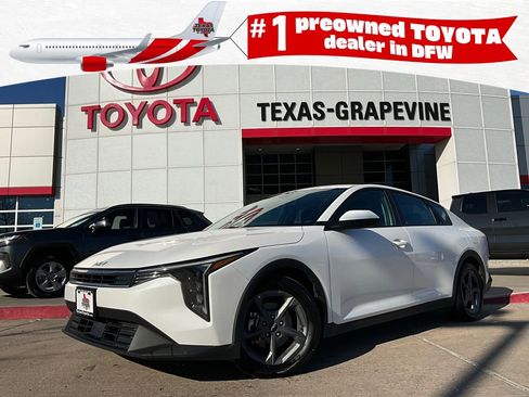 Used 2025 Kia K4 LXS image 1