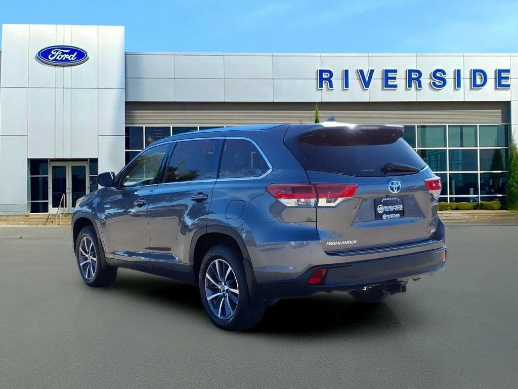 Used 2019 Toyota Highlander XLE AWD/4WD image 5