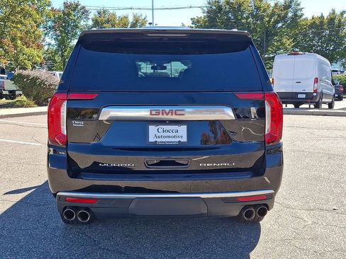 Used 2022 GMC Yukon XL Denali image 8